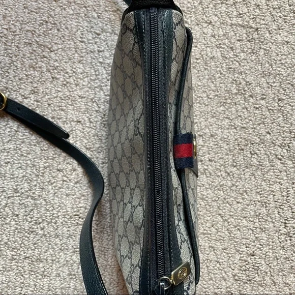 Gucci Vintage Monogram Crossbody - Picture 6 of 16